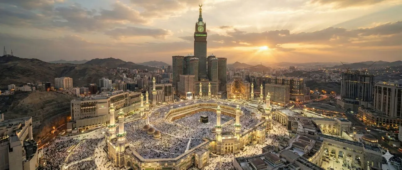 المسجد الحرام وبرج الساعة من الأعلى